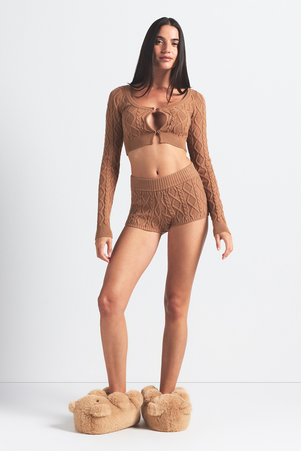 תמונת כל הלוק של TEDDY BEAR SLIPPER